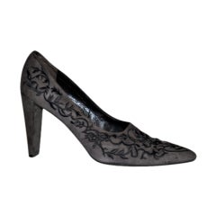 Stephane Kelian gray suede embroidered pumps