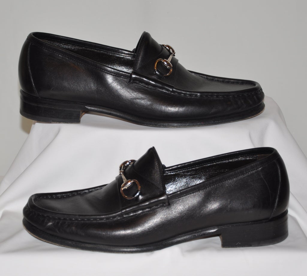 Men's Gucci's classic black leather loafers with silver-tone metal 