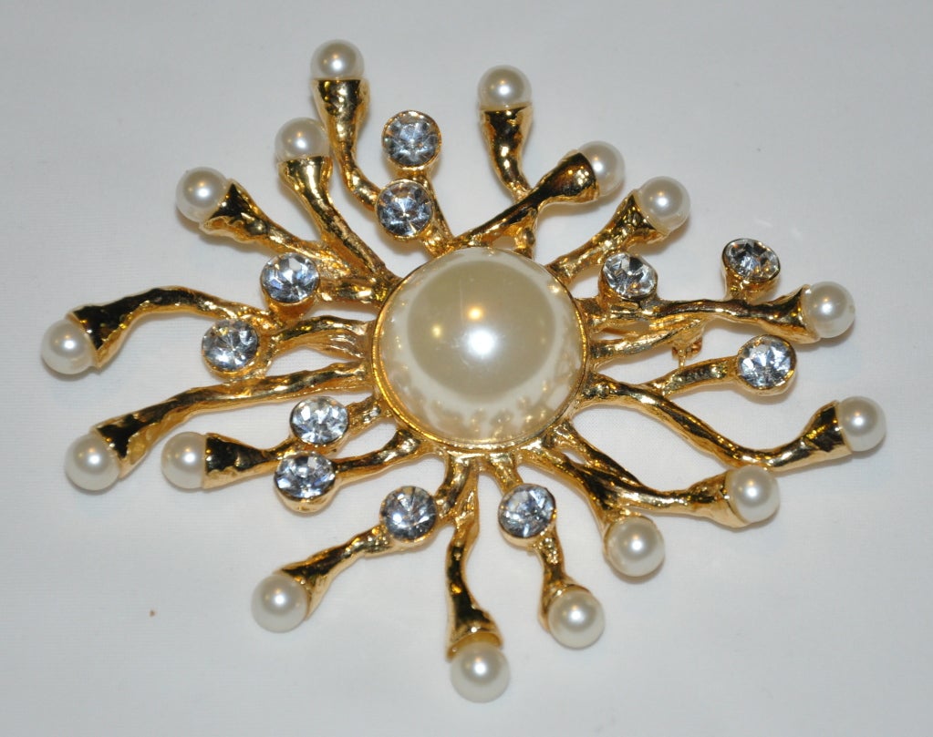    This huge brooch measures 3 1/4