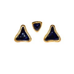 Guy Laroche: orecchini e spille in oro e blu scuro