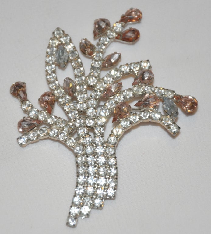 Silberne Hardware mit Strass besetzt 