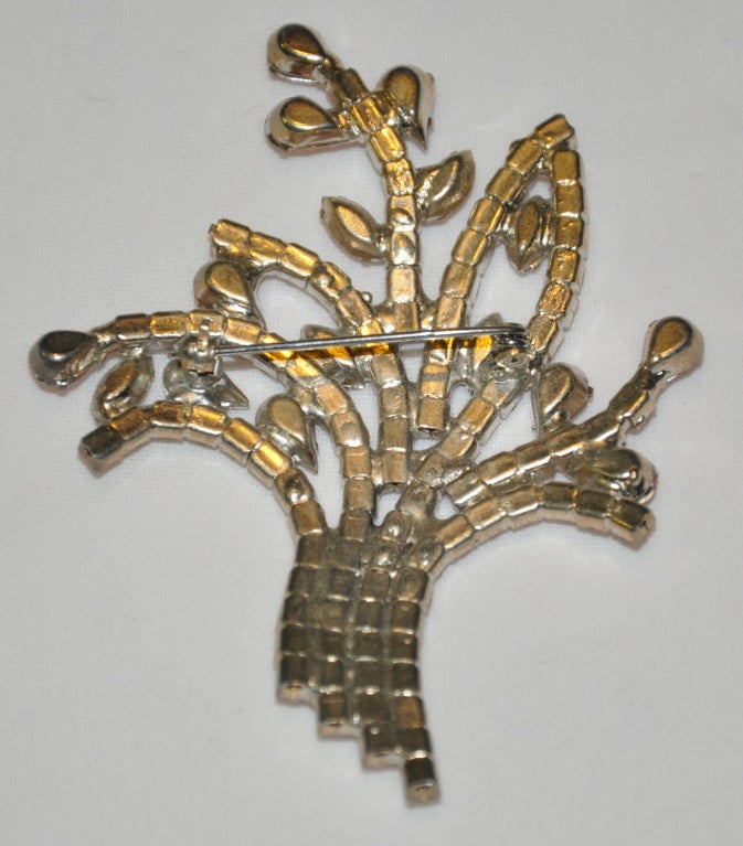 Mehrfarbige „Tree“-Brosche mit Strasssteinen im Zustand „Hervorragend“ im Angebot in New York, NY