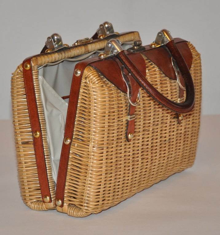Women's Natural wicker handbag with leather and gold hardware