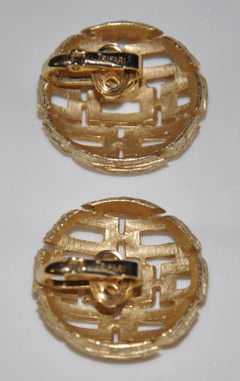 Trifari großen vergoldeten Gold Hardware Clip-on Ohrringe misst 1 1/8 