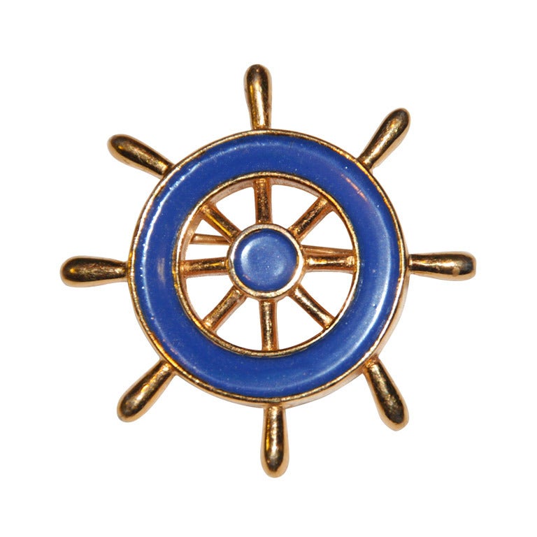 Broche Trifari de oro y esmalte azul en venta