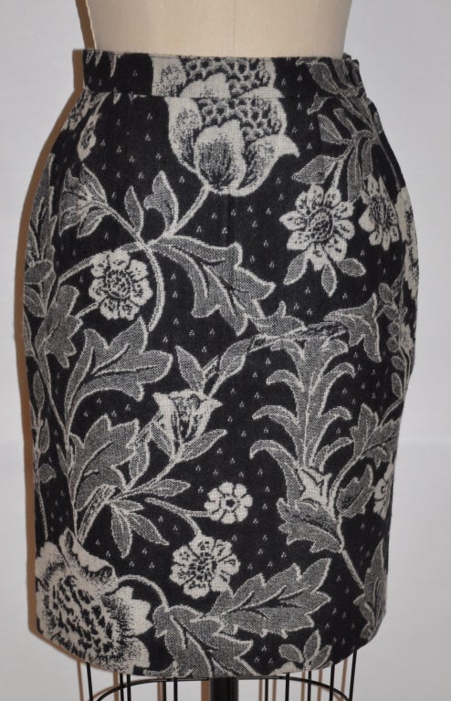 Emanuel Ungaro black and white floral print skirt is fully lined with side zipper measuring 7