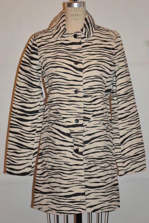 Marc Jacobs black & white Zebra-print spring canvas coat is fully lined. The front has two asymmetric patch pockets. The coat has five snaps closing, and a center back slit which measures 11