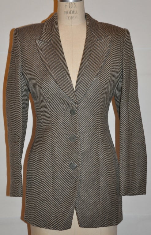 Straight from hie Milano boutique, Giorgio Armani Cashmere wool blend herringbone jacket is sooo soft to the touch and has hidden side pockets on the sides. The gray-taupish hue jacket is fully lined.
   The back measures 30