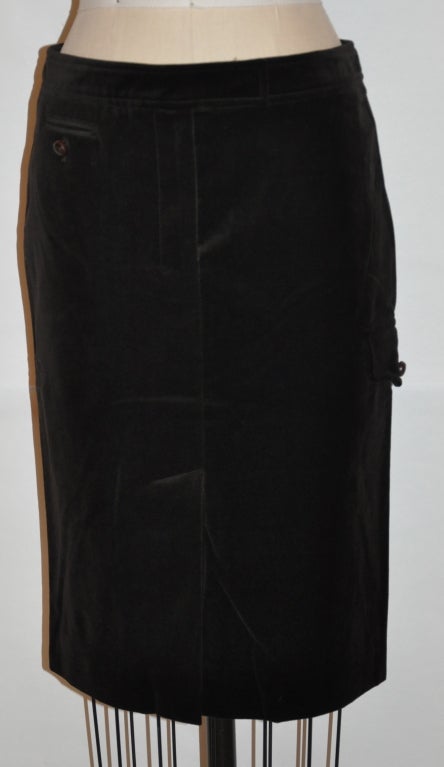 La jupe crayon en velours de coton marron Yves Saint Laurent Rive Gauche Coco a une petite poche 