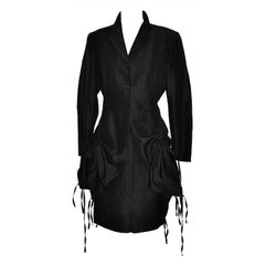JeanPaul Gaultier chaqueta asimétrica versátil con falda lápiz