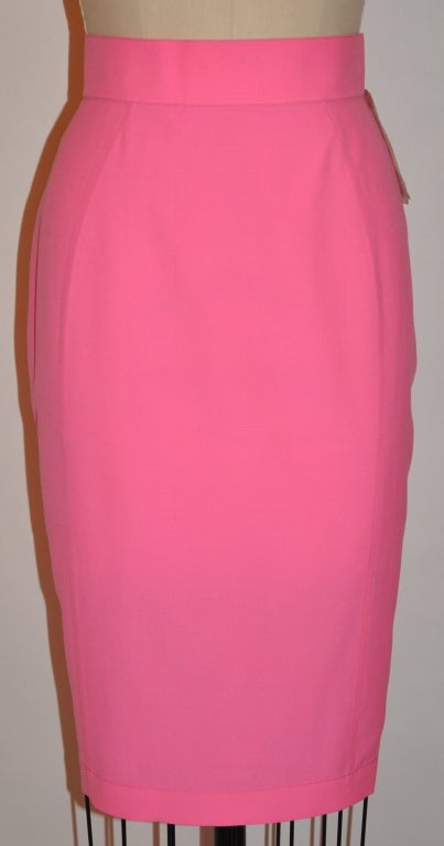 Thierry Mugler Neon-pink form-fitting skirt is detailed with fine top-stitching. The waistband measures 2
