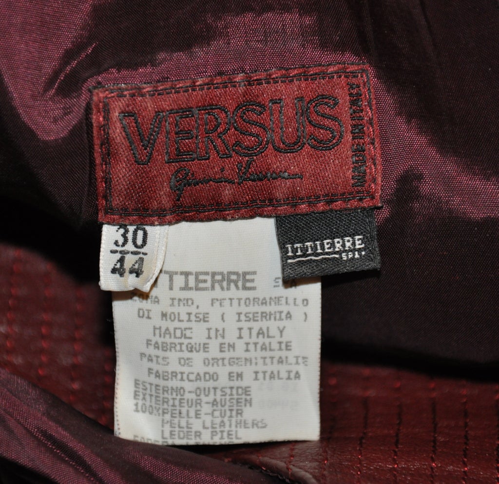 Gianni Versace - Robe en cuir d'agneau bordeaux « healthy » Pour femmes en vente