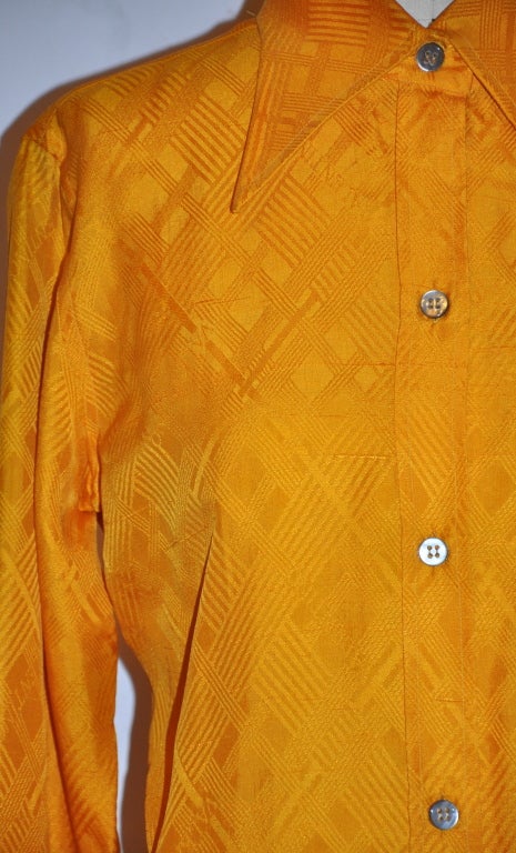 Camisa abotonada de seda amarillo intenso Valentino 