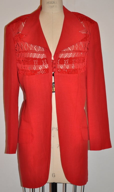 Alma Couture in lino rosso con giacca a trama aperta