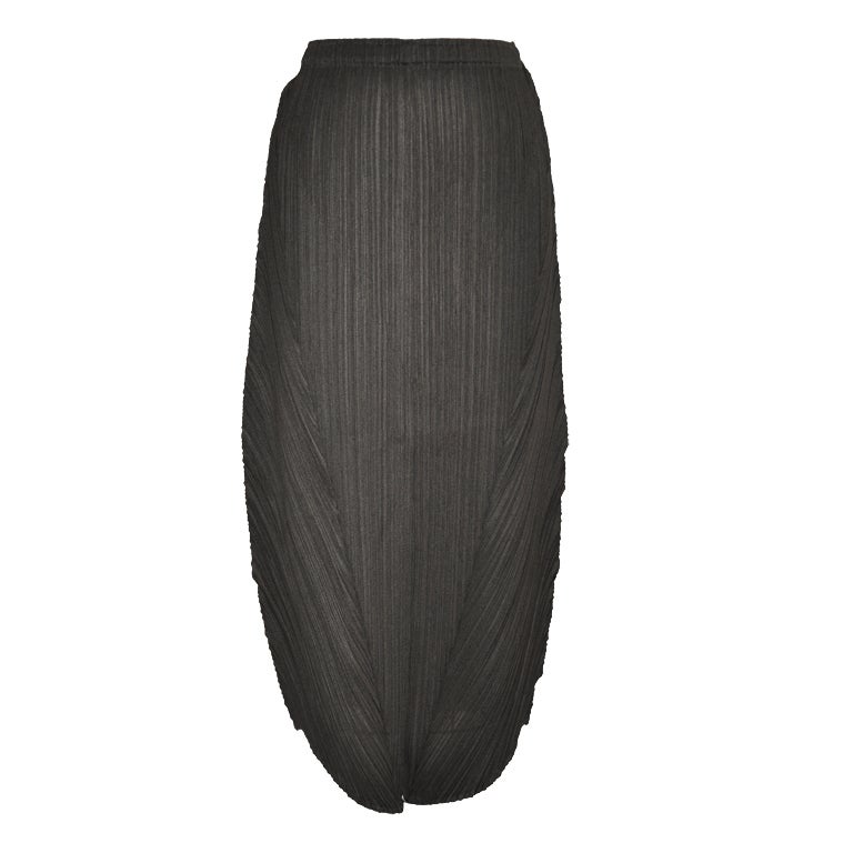 Jupe asymétrique Issey Miyake noire à plis asymétriques en vente