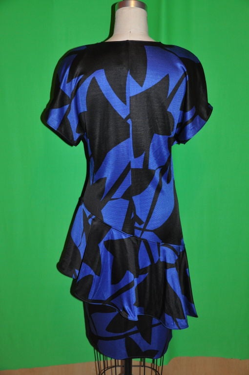 Junko Koshino Asymmetrisches Kleid in Schwarz und Navy (Violett) im Angebot