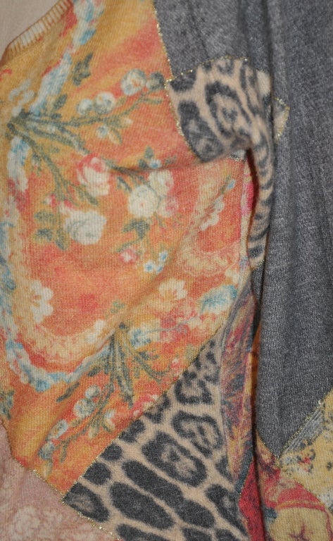 Donna Roberto Cavalli, maglione a V in cashmere con stampa multipla in vendita