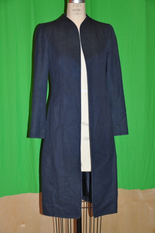       Thierry Mugler signature Denim coat is light weight for the spring time. The shoulder are softly padded. The shape of the coat is slightly fitted with slim-fitted long sleeves with the classical Mugler shape. There are top stitching along the