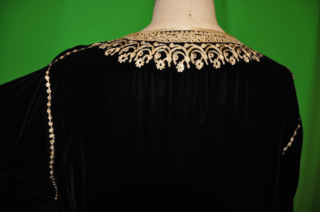 Caftan with gold embroidery 1