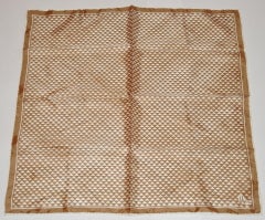 Sciarpa di seta con stampa a triangolo bianca e bronzo di Vera