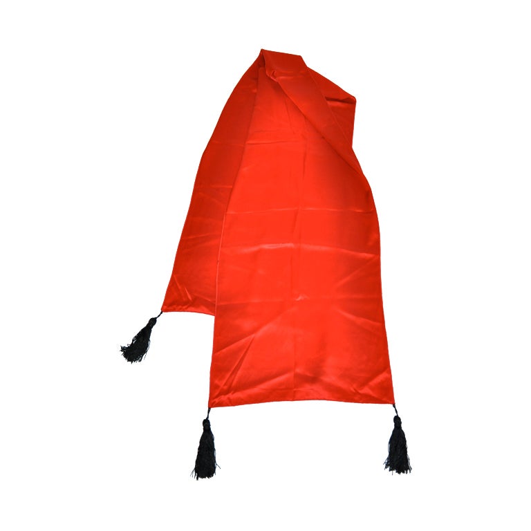 Sciarpa in crepe de chine di seta rossa con nappe
