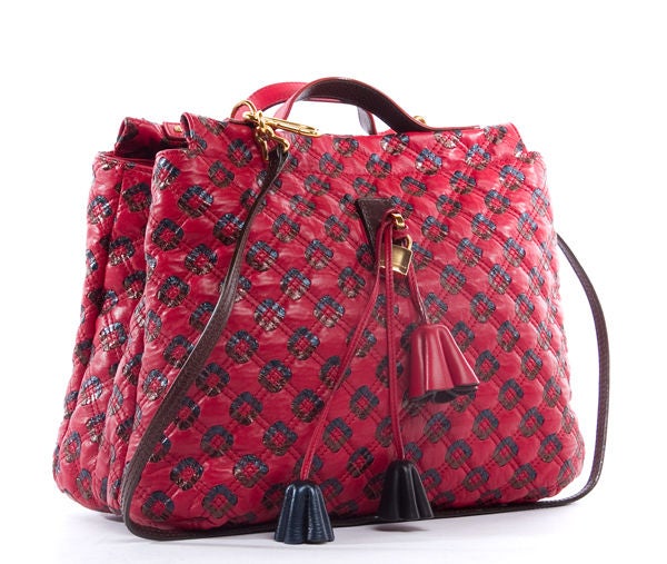 This is an authentic Marc Jacobs Rare Memphis Robert Leslie bag. It is done in gorgeous red and black quilted leather with elegantly chunky gold toned hardware. It features a framed shape, two flat leather handles, a detachable shoulder strap and a