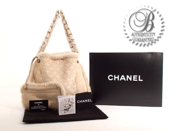 CHANEL Ivory Beige Quilted Leather Suede Shearling Bag For Sale 7