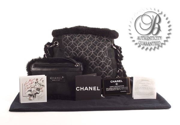 CHANEL Black Quilted Leather Suede Shearling Bag For Sale 6
