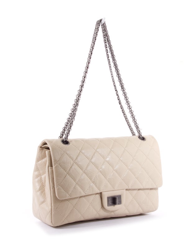 This is an authentic CHANEL 2.55 277 Reissue Flap Bag Light Beige New. It is done in a lovely light beige quilted leather with dull silver toned hardware. The exterior features one flat pocket, chain double strap, and a re-issue turn-lock closure.