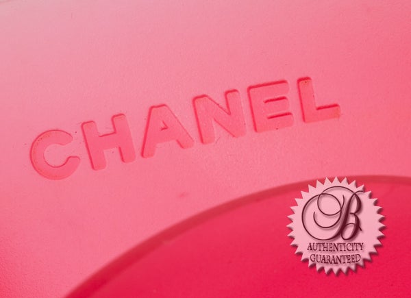 CHANEL Red Rubber Front Logo Beach / Everyday Tote Shoulder Bag 2