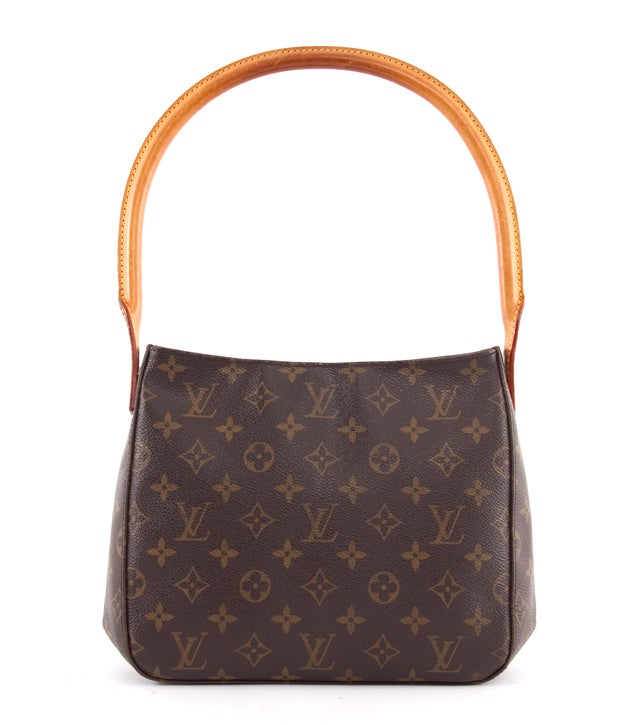 This is an authentic Louis Vuitton Looping MM bag. It is done in the  signature Louis Vuitton monogram coated canvas with vachetta leather trim, and beautiful gold-toned hardware. An elegant and slim-line shape  which fits neatly under the arm, this