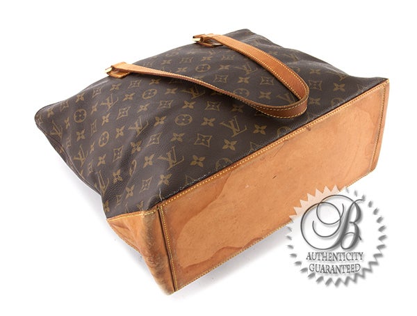 This is an authentic, classic Louis Vuitton Monogram Canvas Cabas Mezzo Bag. Done in LV monogram on the exterior, lined in brown textile fabric inside, and trimmed with golden hardware and tanned leather, the bag has become one of the most sought
