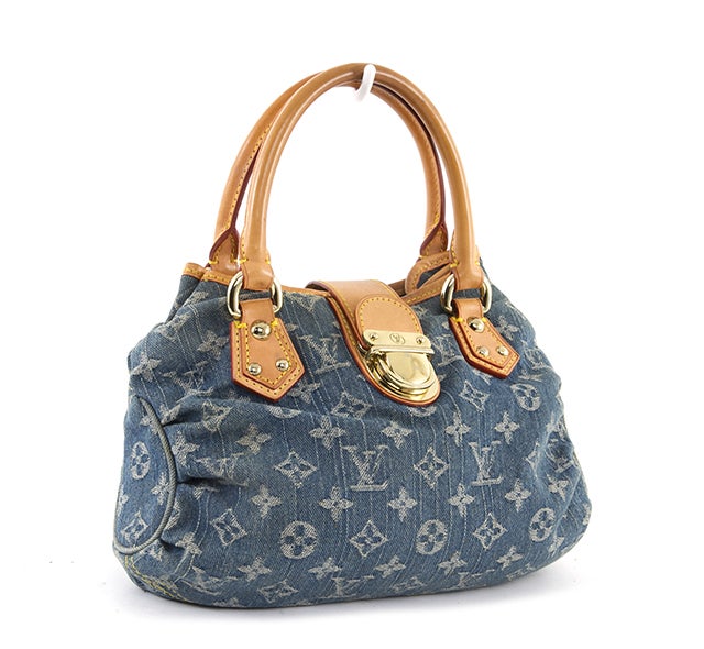 This is an authentic LOUIS VUITTON Denim Monogram Pleaty MM Bag Purse. Done in attractive denim monogram canvas, this bag features dual rolled handles, vachetta leather trim, gold toned hardware and hardware accents, and a partial flap and kisslock
