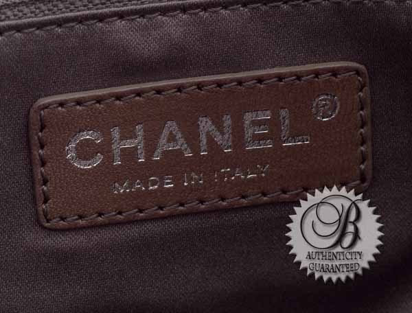 CHANEL Bordeaux Patent Embossed Moscow Moscou Flap Bag For Sale 3