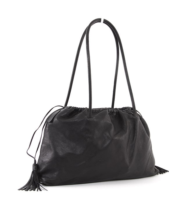 Women's GUCCI Black Leather Tasseled Shoulder Bag For Sale