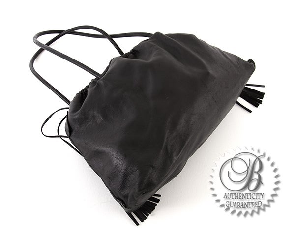 GUCCI Black Leather Tasseled Shoulder Bag For Sale 1