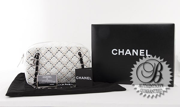 Chanel White Diamond Chain on Stitch Camera Bag For Sale 4