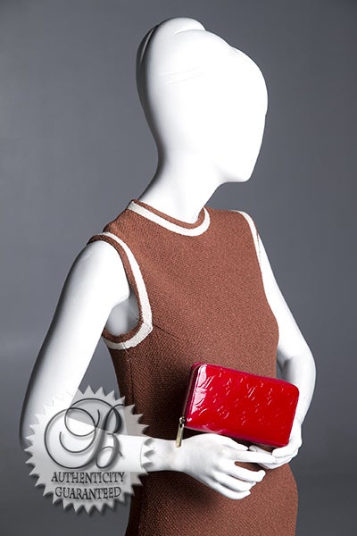Louis Vuitton Monogram Vernis Pomme d' Amour Red Zippy Clutch Wa 3