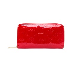 Louis Vuitton Monogram Vernis Pomme d' Amour Red Zippy Clutch Wa