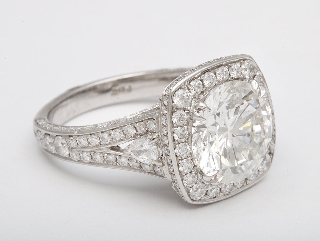 Outstanding Round Brilliant Engagement Ring GIA In New Condition For Sale In New York, NY