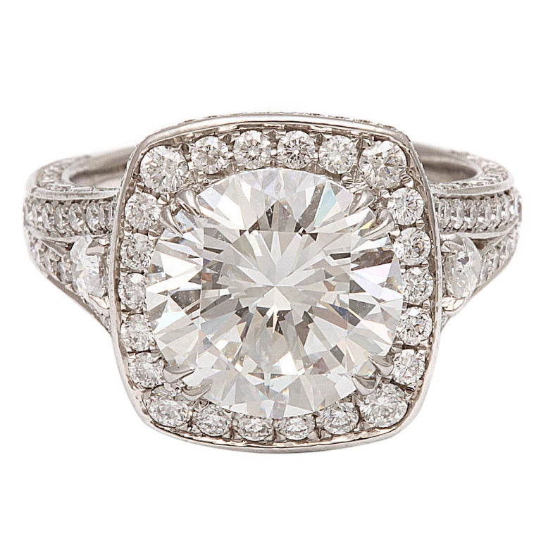 Outstanding Round Brilliant Engagement Ring GIA For Sale