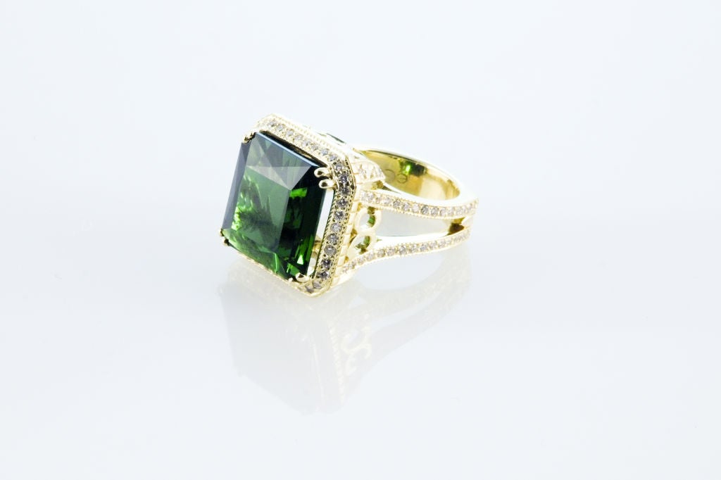 Women's 16.4 carat Green Tourmaline & Diamond Ring