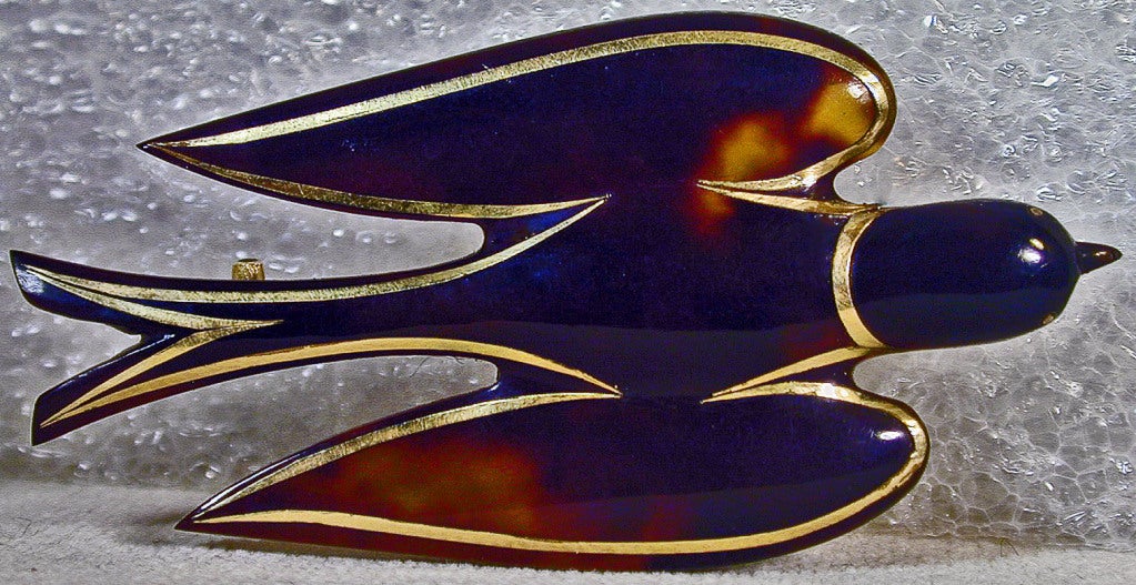 Women's Antique Pique Dove Brooch For Sale