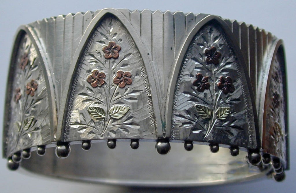 Antikes Manschettenarmband aus Silber mit 2-farbigem Gold im Zustand „Hervorragend“ in Baltimore, MD