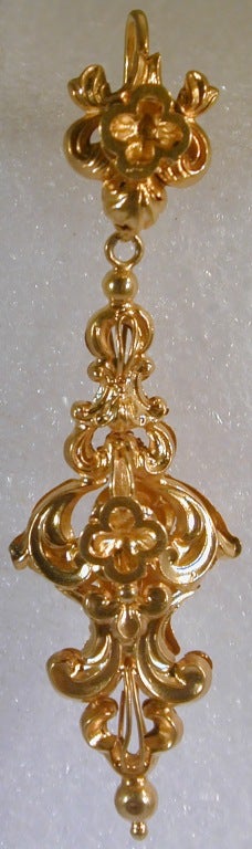 Verzierte Tropfenohrringe aus antikem Gold im Zustand „Hervorragend“ in Baltimore, MD