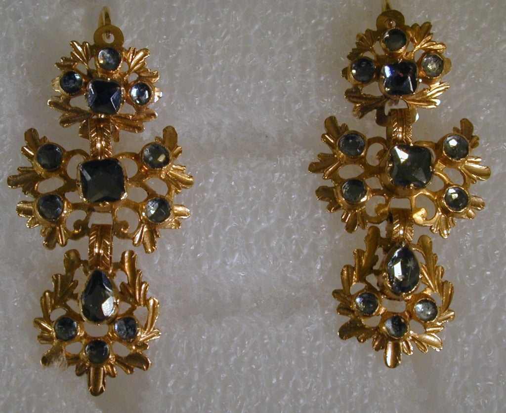 Antique 18K Gold and Mirrored Glass Spanish Earrings In Excellent Condition In Baltimore, MD