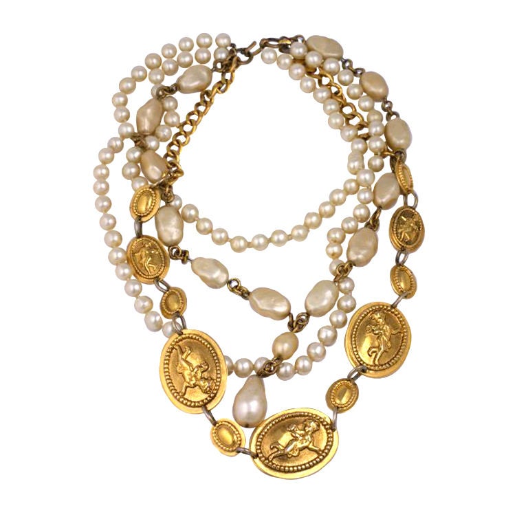 RARE VINTAGE CHANEL PEARL AND GOLD PLATED COIN MEDALLION NECKLACE