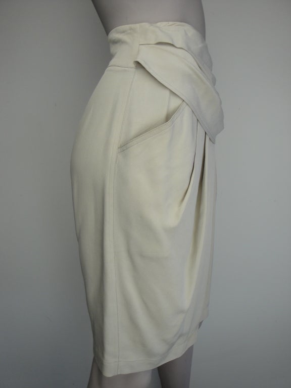 Byblos cream skirt with back zipper.