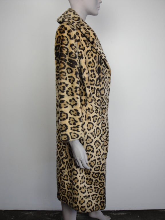 1950's faux leopard coat,two front pockets and fully lined.