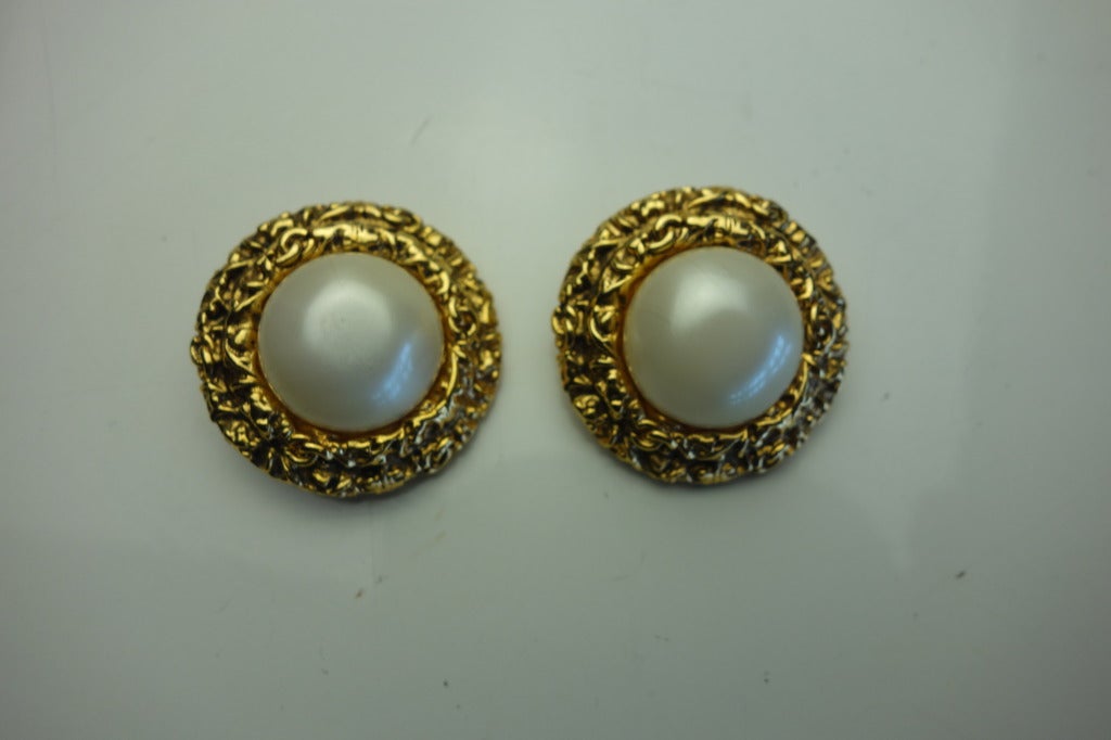 Chanel pearl and gold-tone clip on earrings.